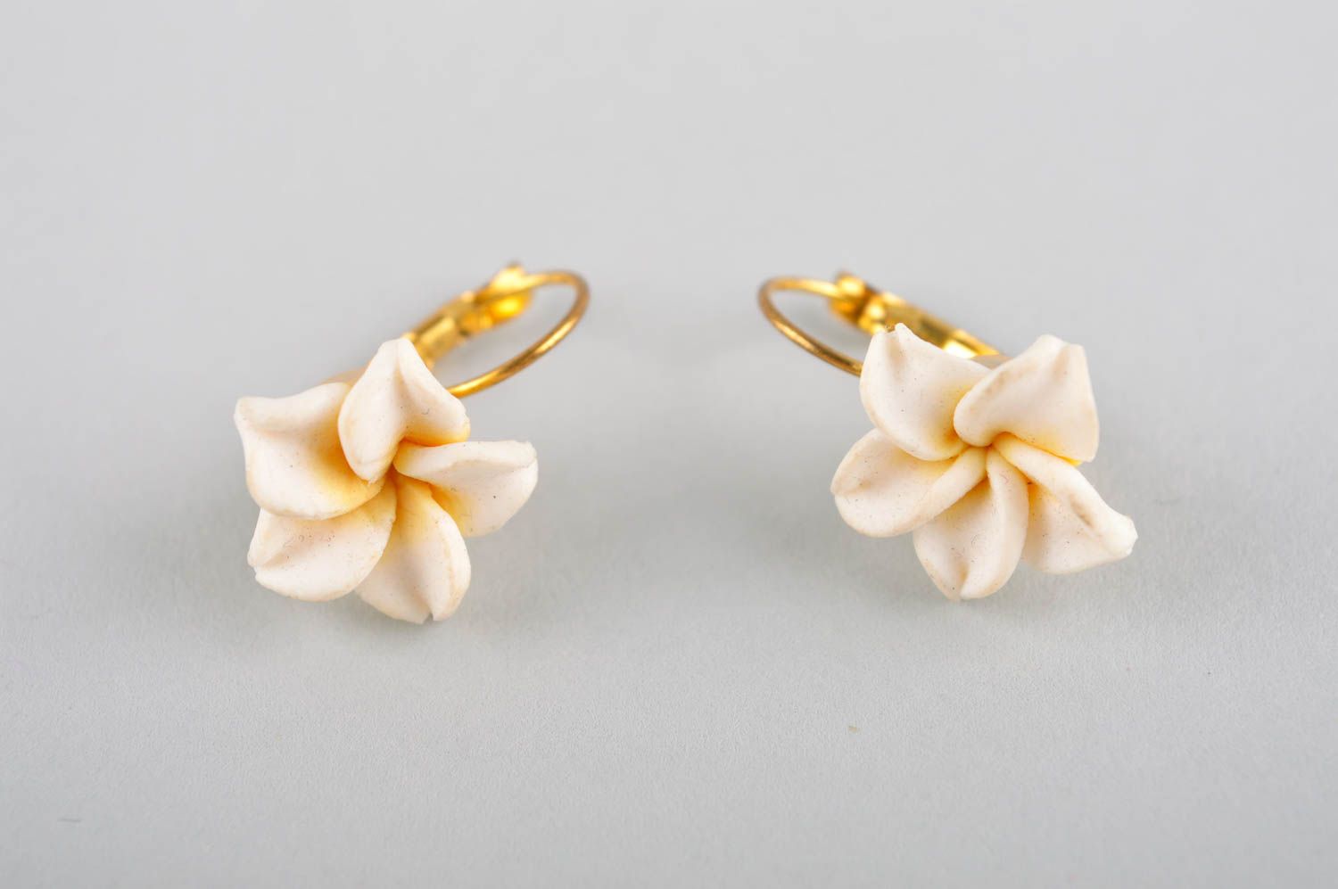 Gentle handmade flower earrings plastic earrings artisan jewelry designs photo 3