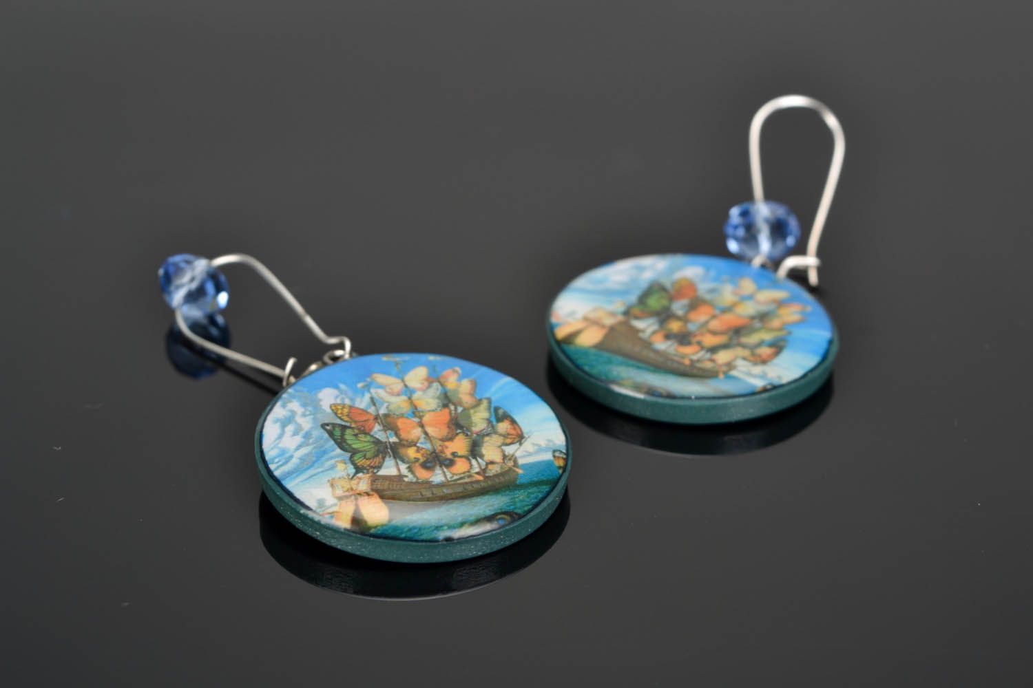 Brincos artesanais de cerâmica plástica decorados com um padrão delicado Barco voador foto 1