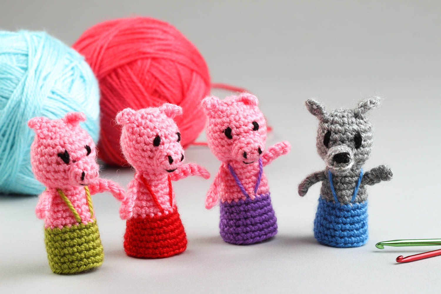 Marionnettes doigts fait main Jouets tricot Cadeau enfant 4 pièces loup cochons photo 1