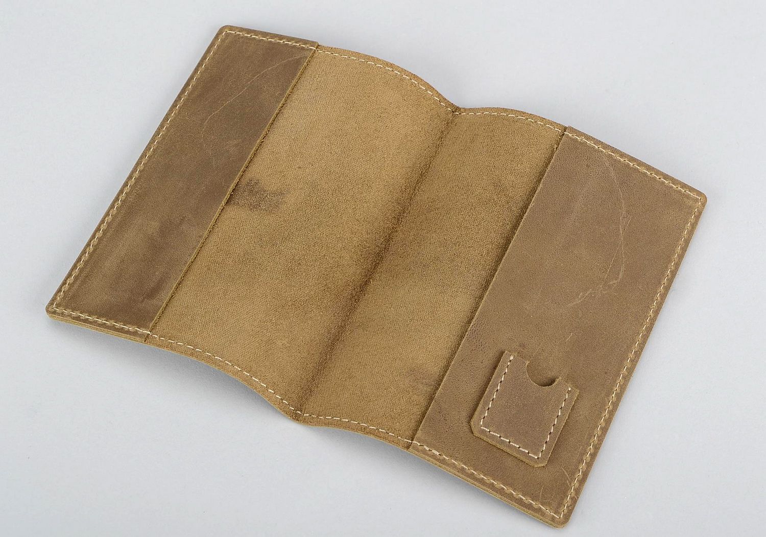 Porte-passeport en cuir beige photo 2