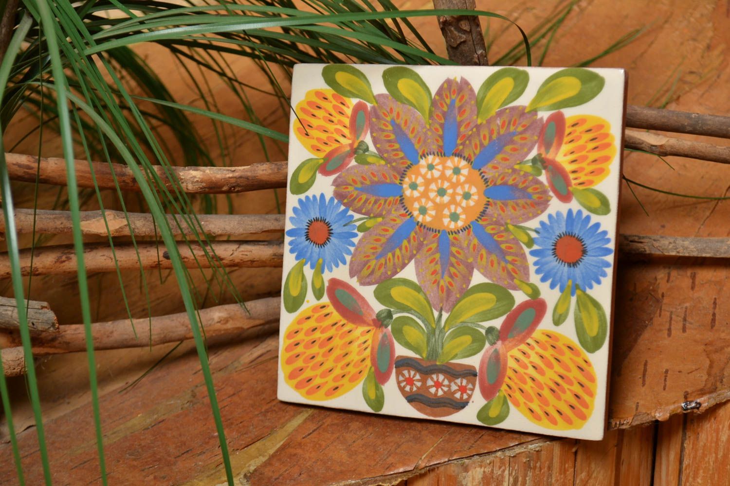 Carreau en céramique fait main peint d'engobes avec fleur maïolique carré photo 1