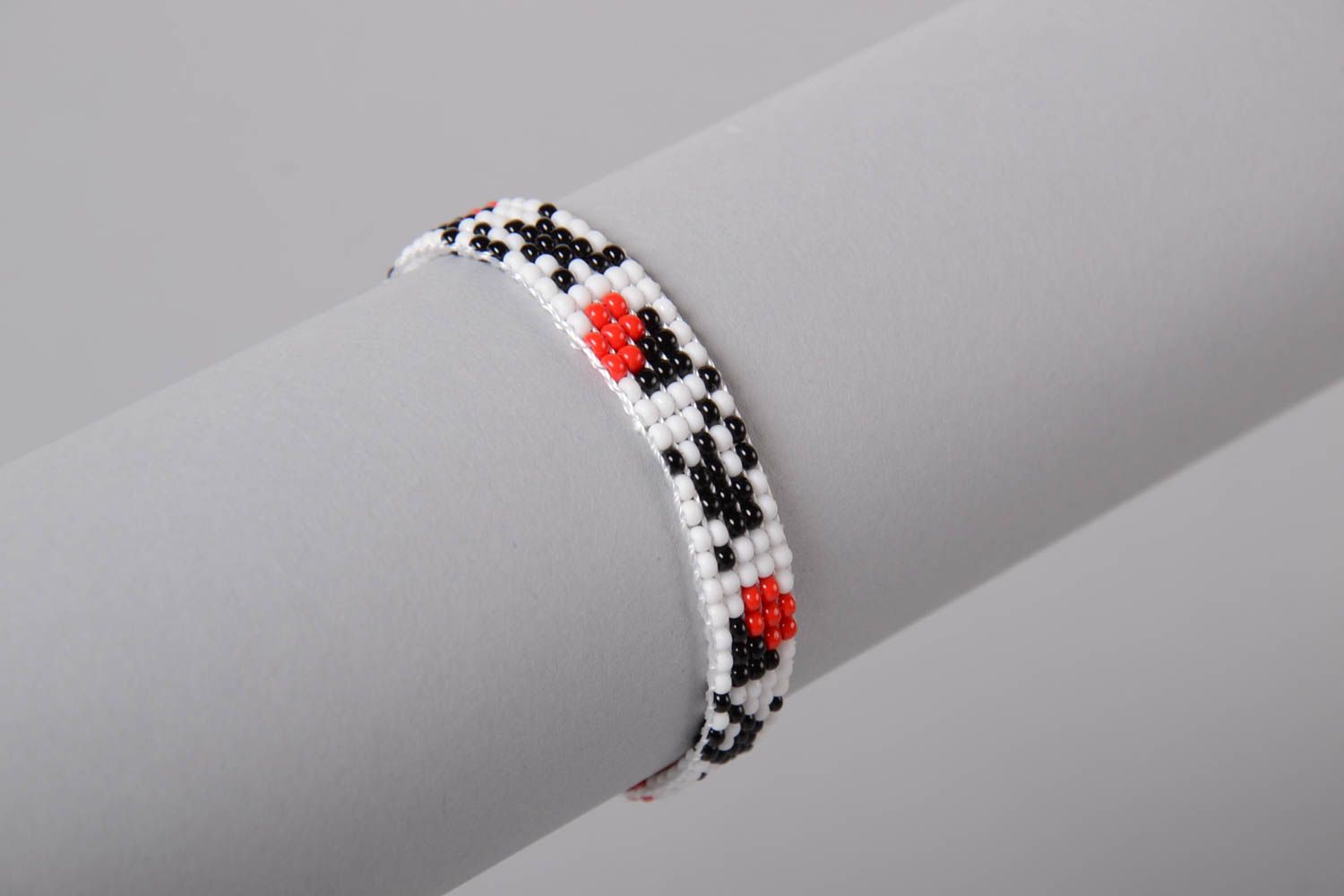 Bracelet en perles de rocaille fait main style ethnique blanc noir rouge femme photo 3