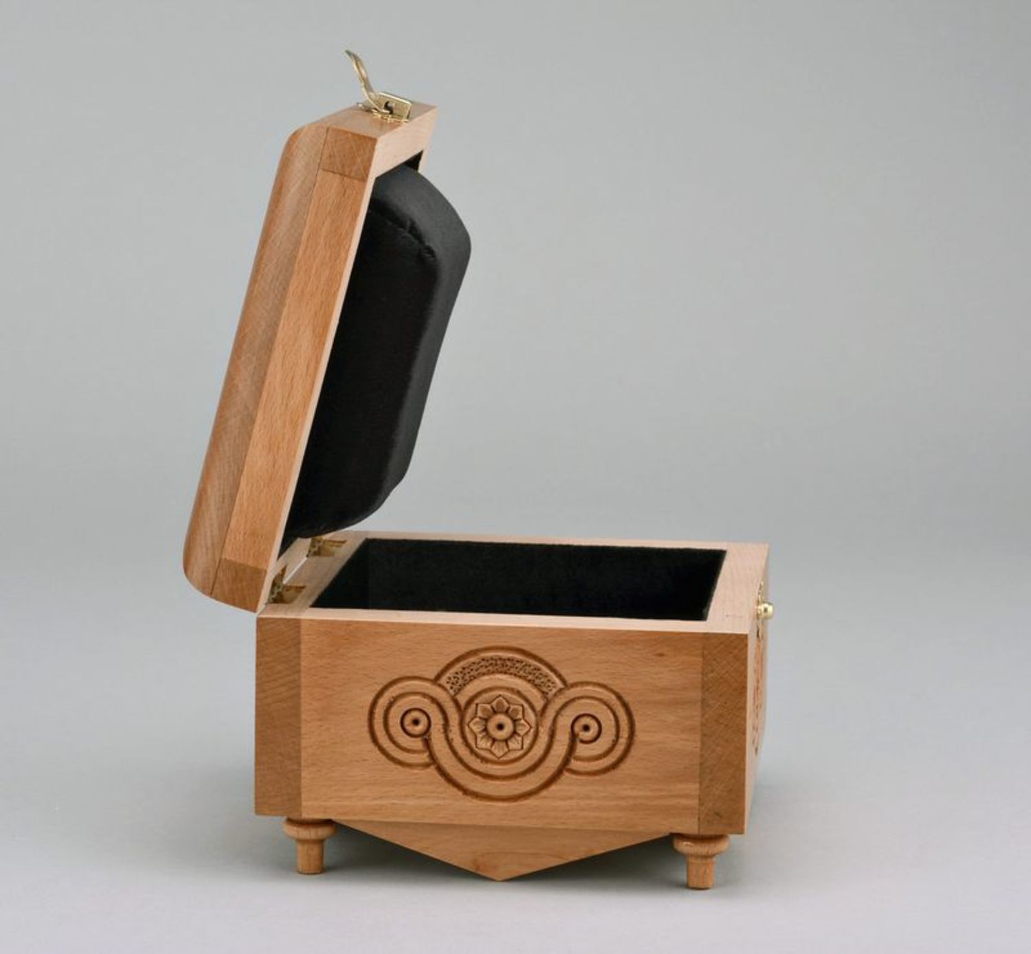 Caixa de jóias de madeira com fechadura foto 4