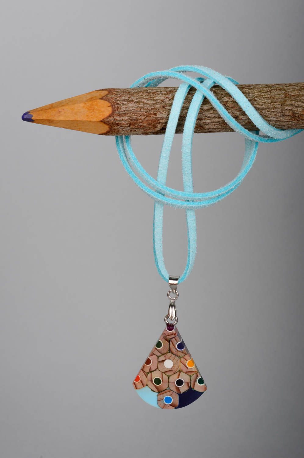 Авторский кулон ручной работы кулон на шею украшение из карандашей подвеска фото 1