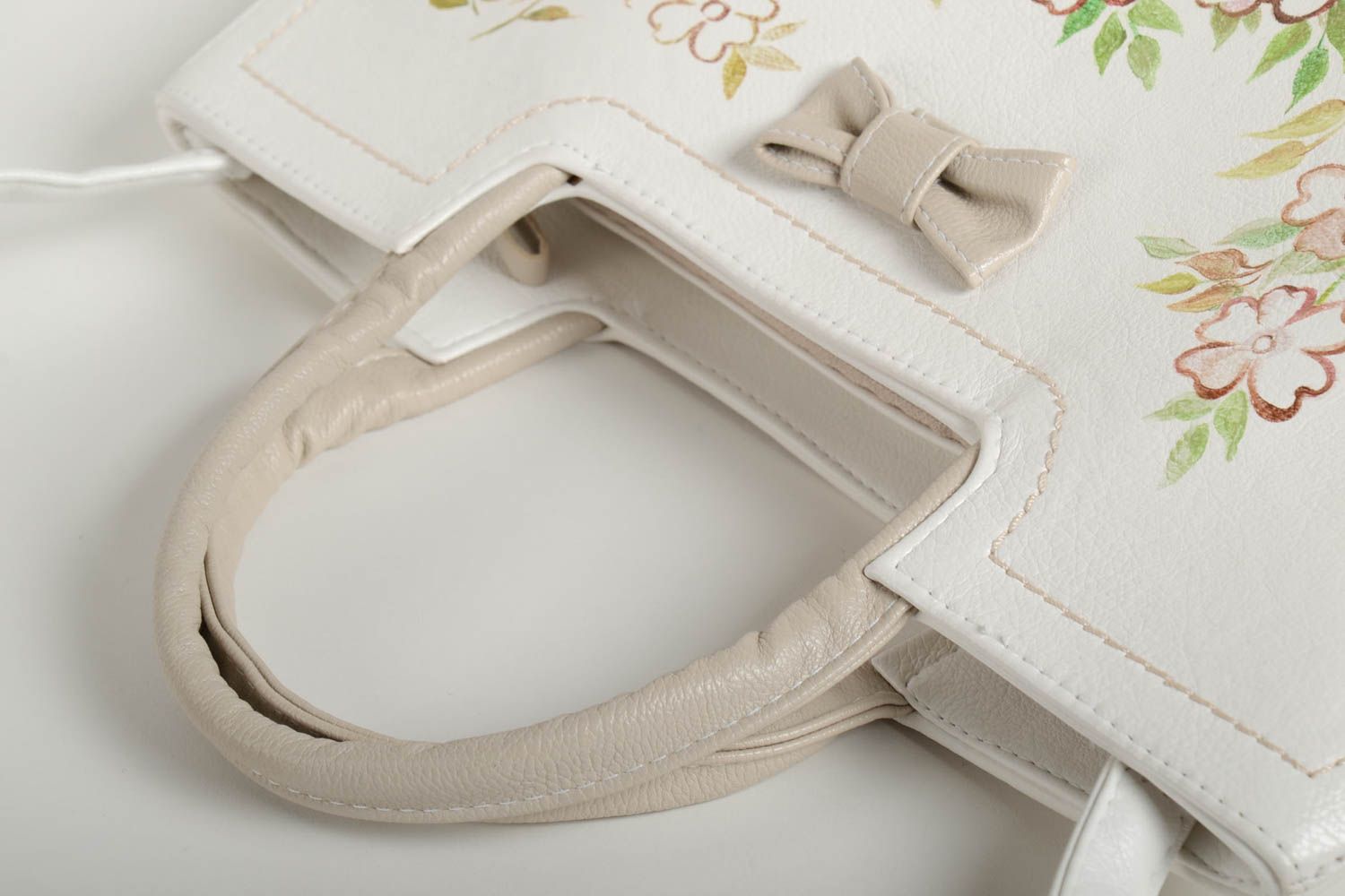 Accessoires für Frauen handmade weiße Tasche aus Leder Blumen Brosche in Schwarz foto 4