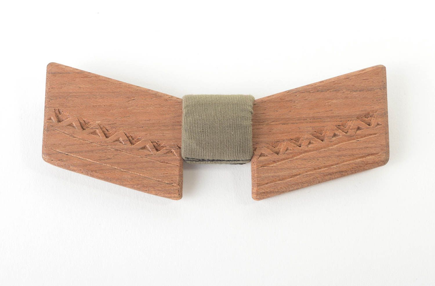 Braune kreative Fliege aus Holz handmade Accessoire für Männer Krawatte Fliege foto 4