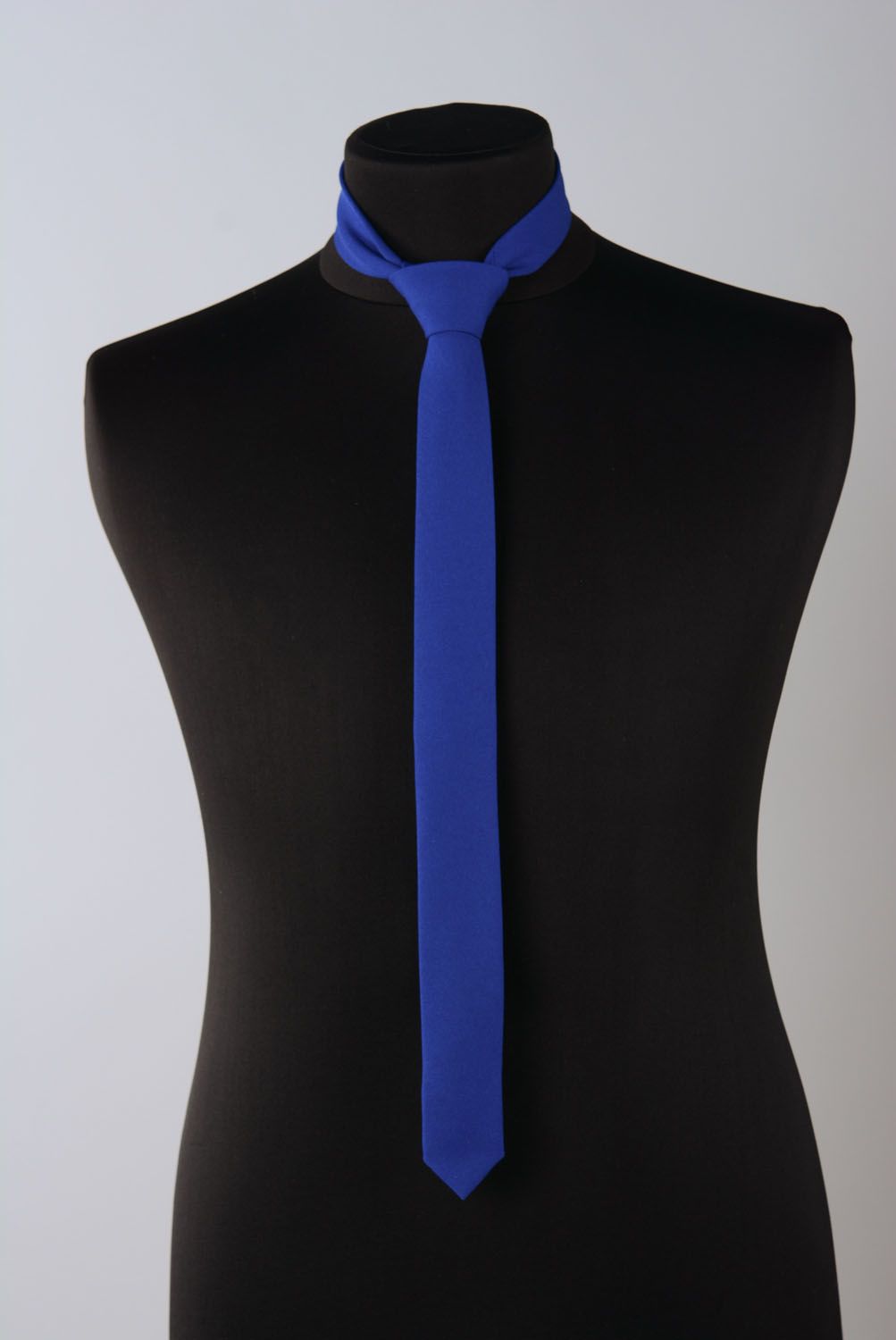 Cravate bleue en étoffe pour costume faite main photo 4