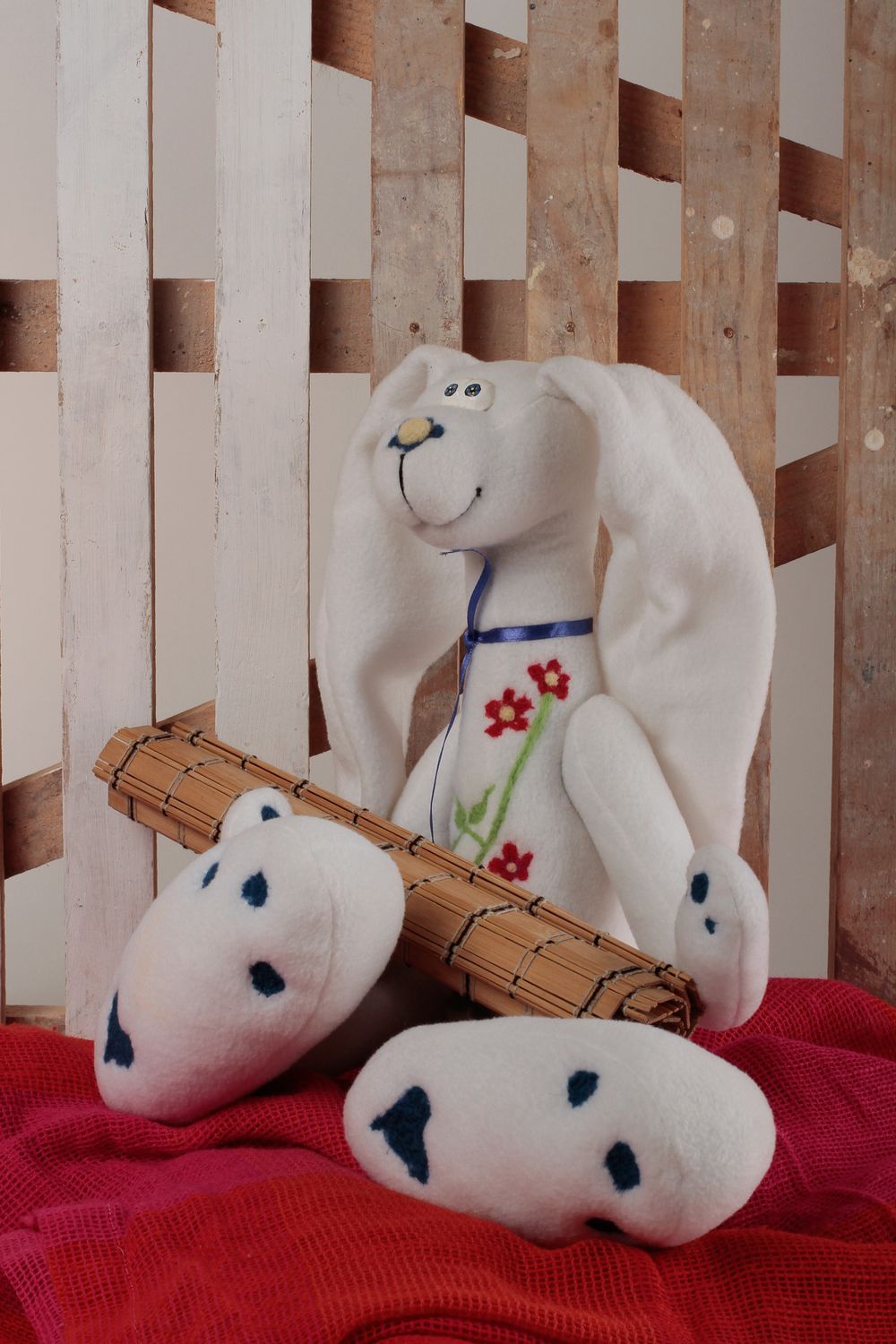 Juguete de peluche artesanal muñeco para niños elemento decorativo conejo blanco foto 1