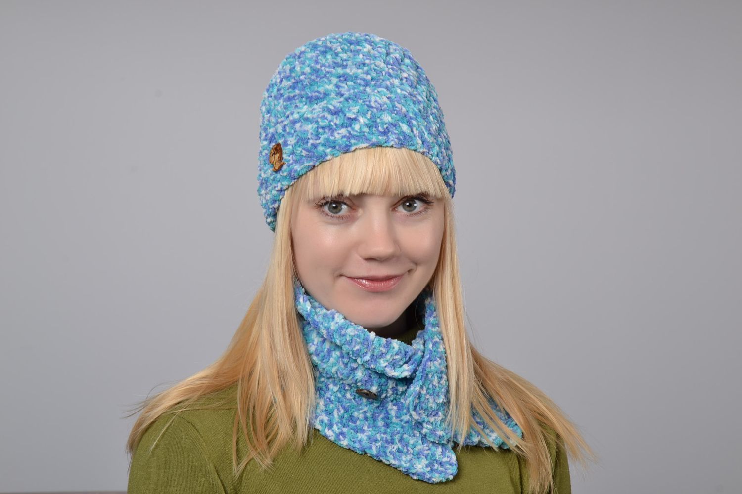 Crochet hat and collar scarf photo 5