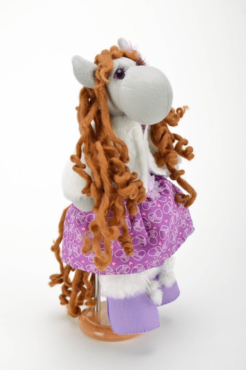 Мягкая кукла на подставке Лошадь в сиреневом платье фото 2