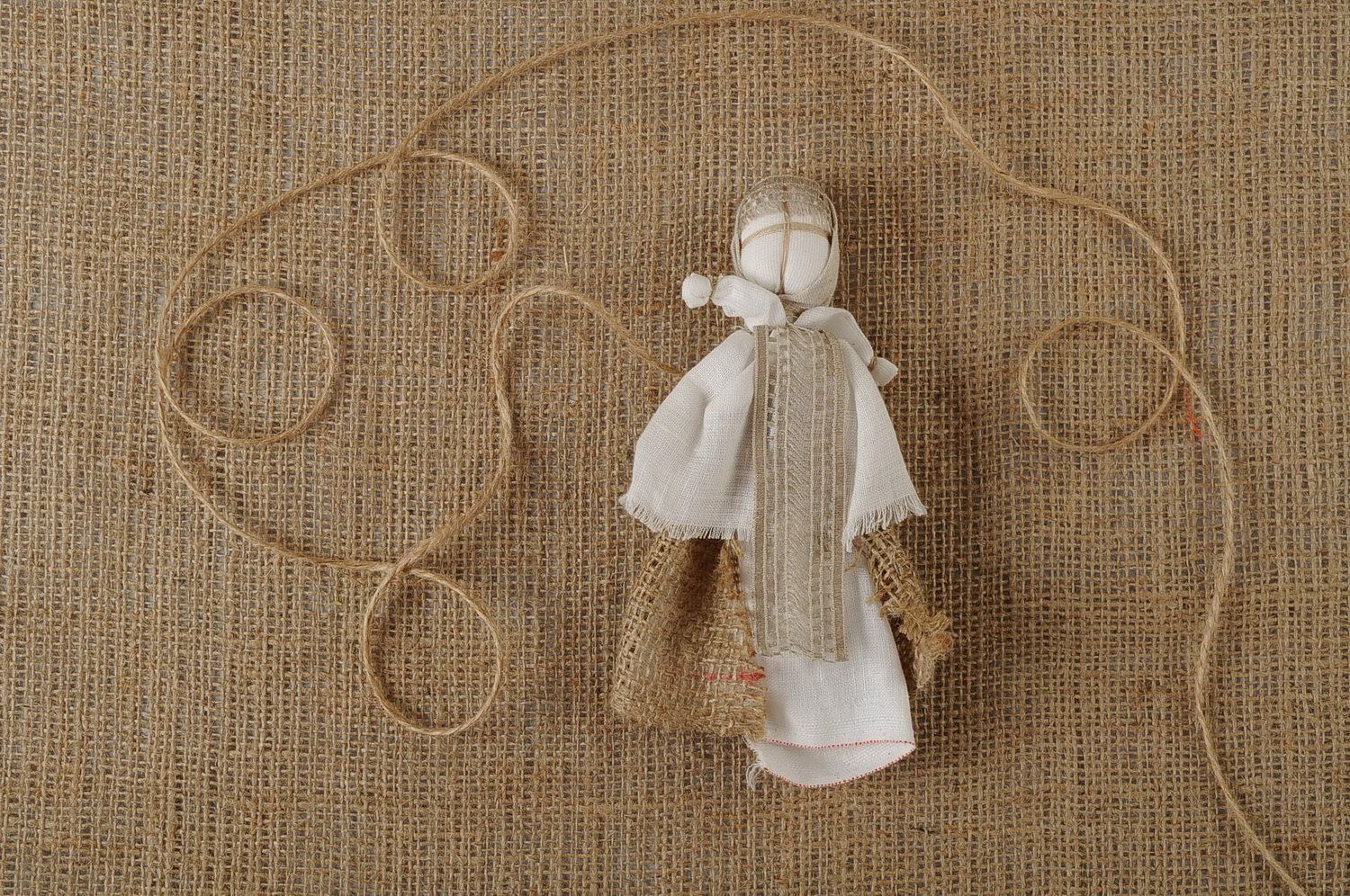Bambola etnica di stoffa fatta a mano amuleto talismano slavo croce sacrale foto 1