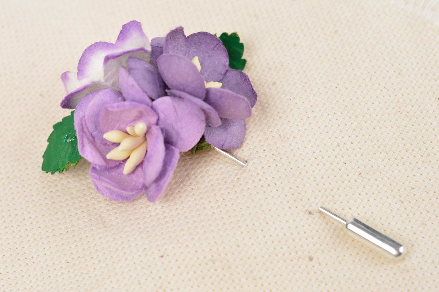 Broche fleur violette faite main en papier et métal Cadeau pour femme  photo 4