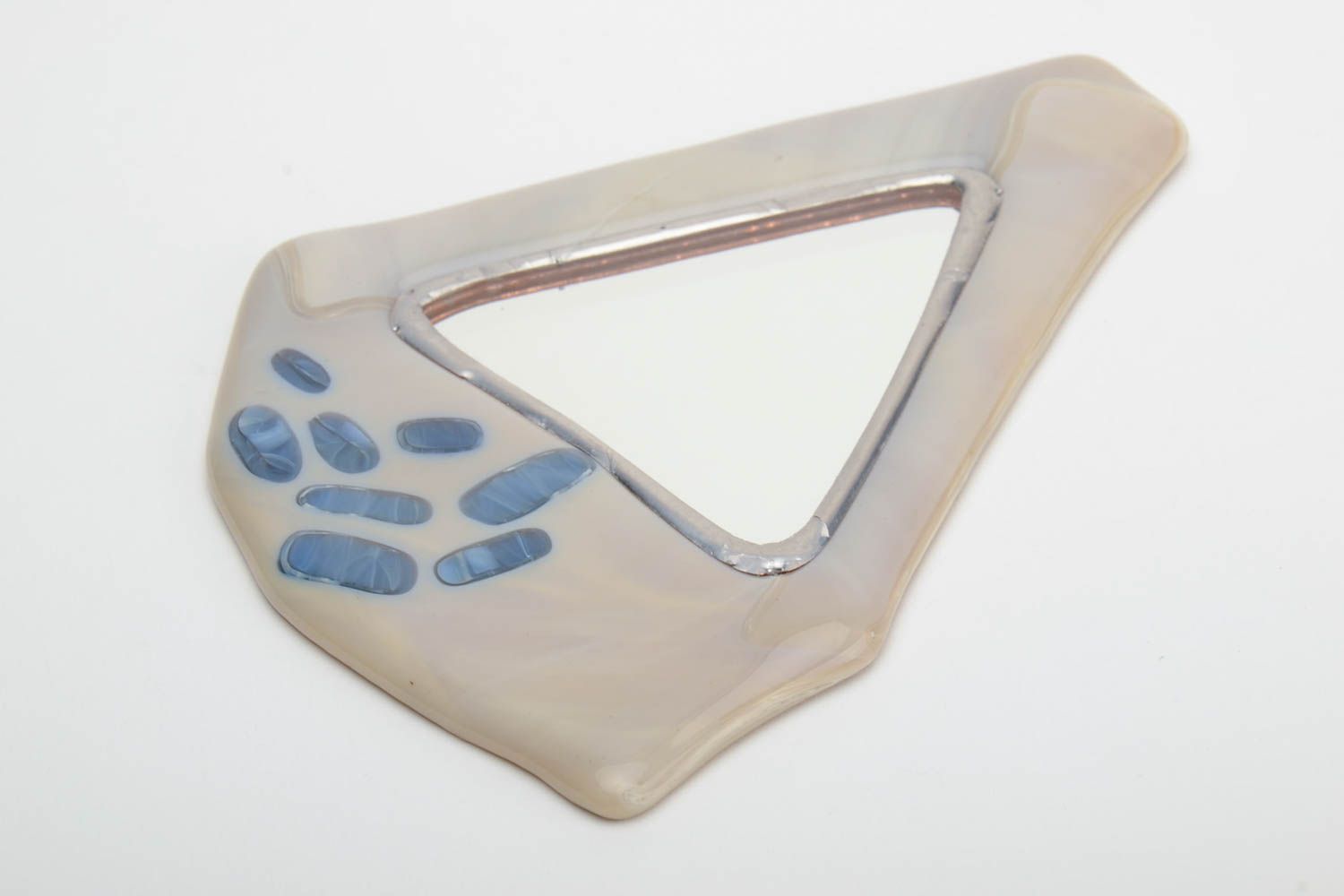 Карманное зеркальце в стеклянной оправе треугольной формы для сумки ручной работы фото 2