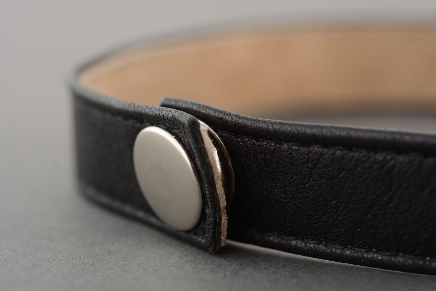 Leather bracelet in two turns photo 5