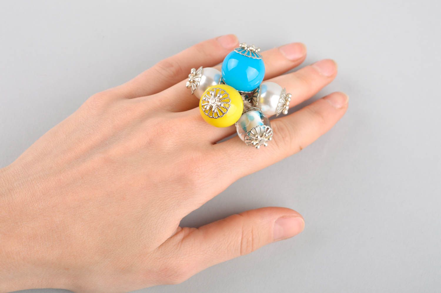Кольцо ручной работы модное кольцо разноцветное кольцо из бусин стильное фото 5
