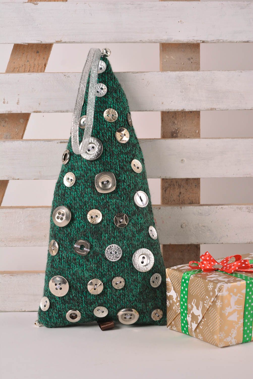 Déco à suspendre faite main Sapin tissu vert boutons Décoration Noël insolite photo 1