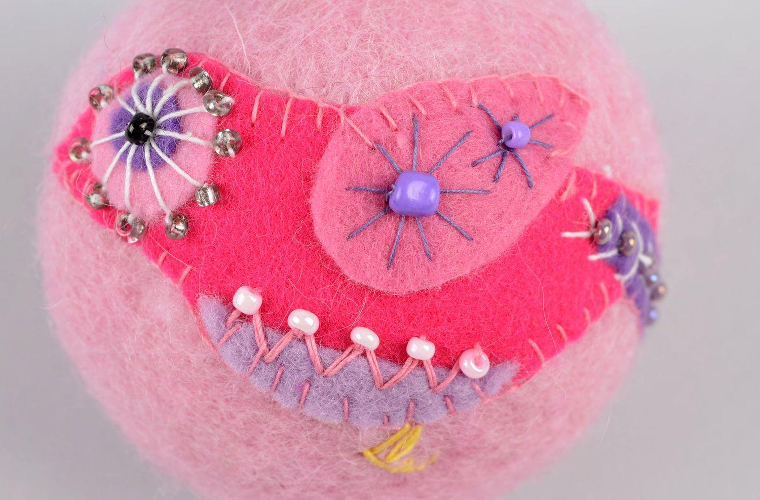 Елочная игрушка ручной работы новогодняя игрушка декоративная подвеска розовая фото 2