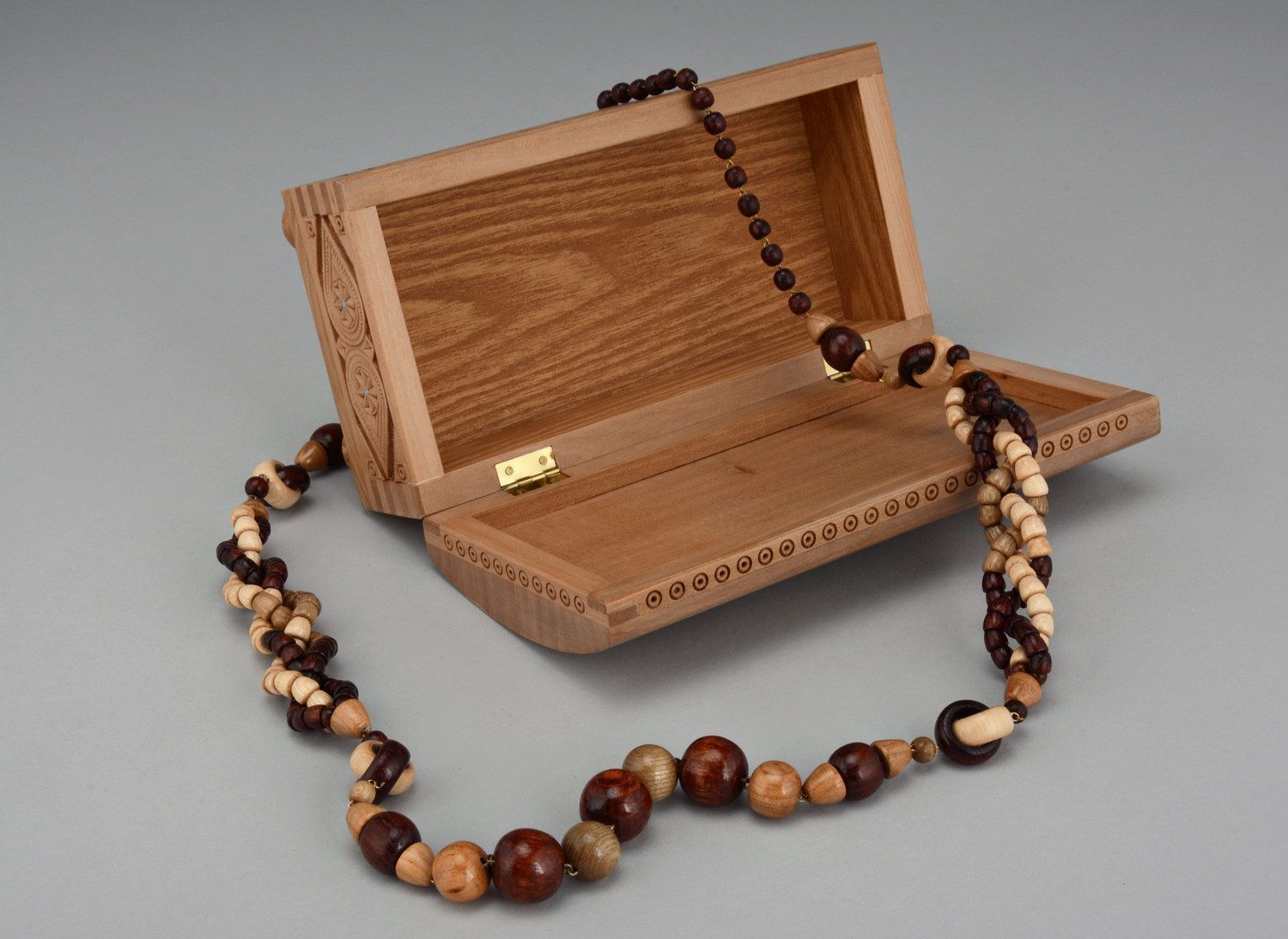 Wooden bead necklace without clasps photo 3