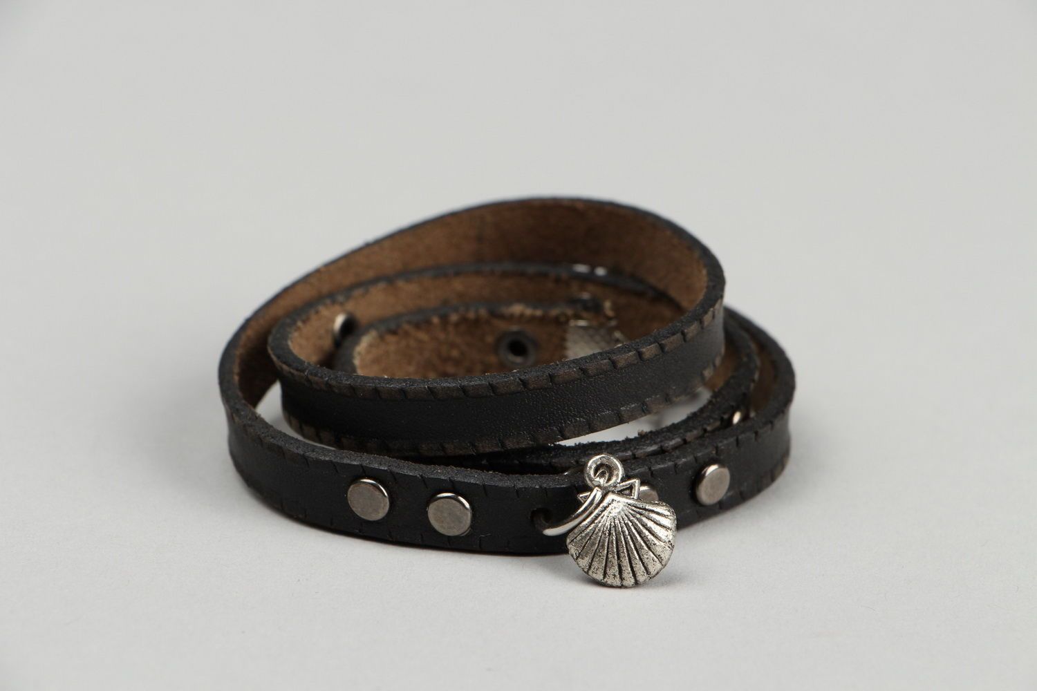 Bracelet multirang en cuir noir artisanal  photo 4