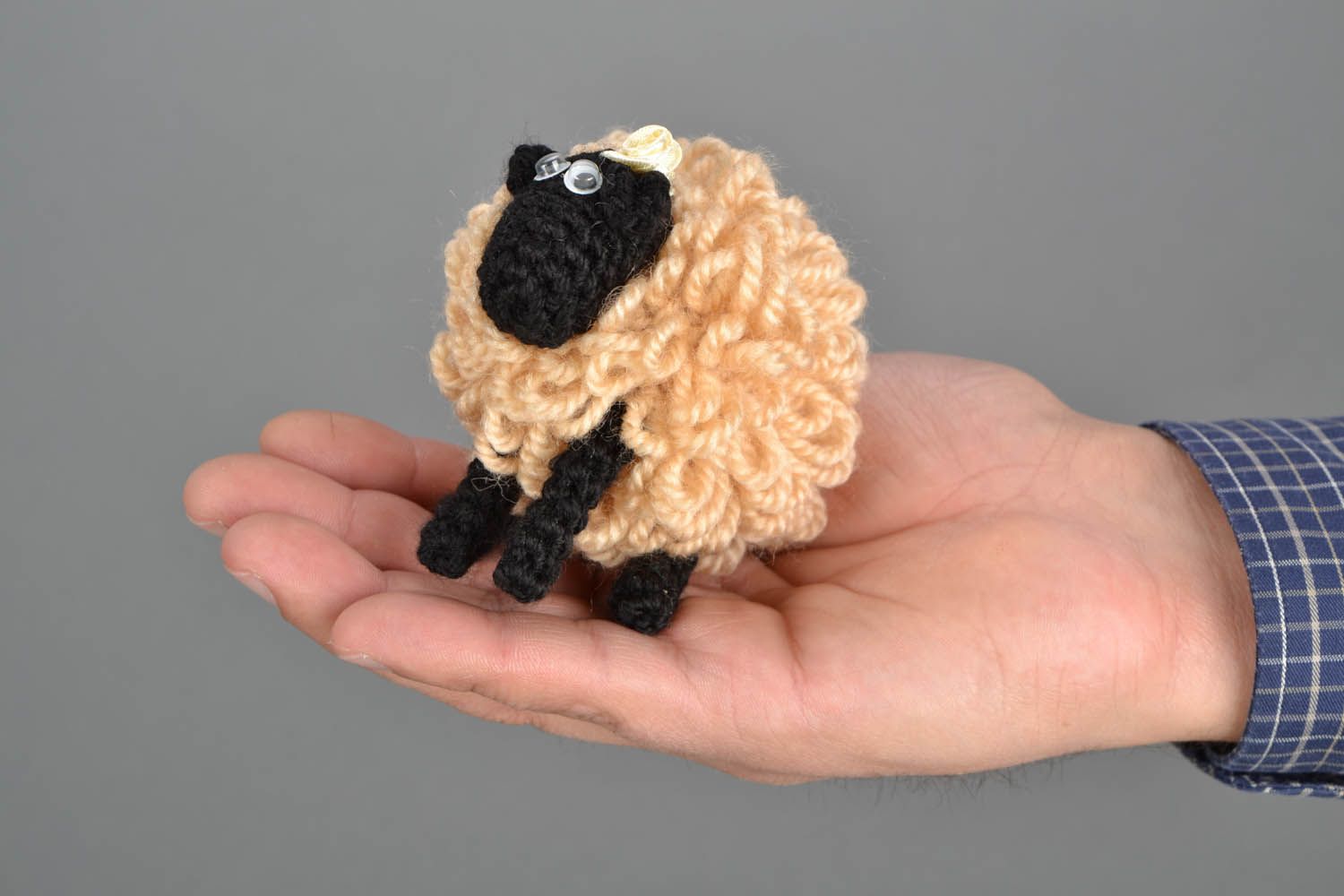 Brinquedo de malha tricotado de fios de algodão Ovelha foto 1