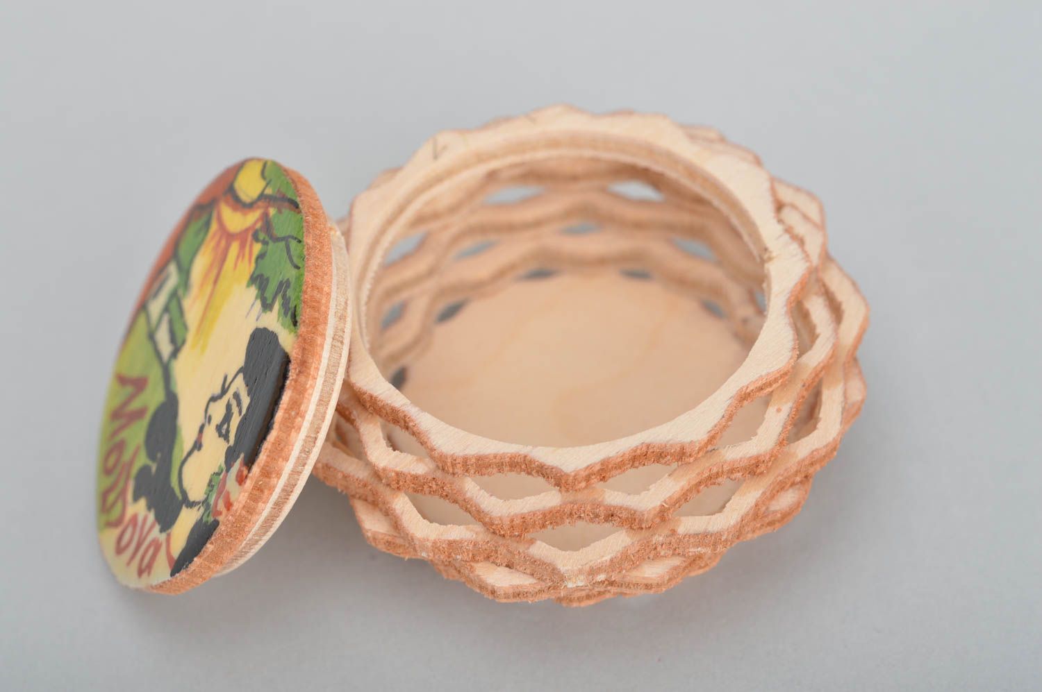 Joyero artesanal redondo pintado esmaltado para anillos de madera contrachapada  foto 2