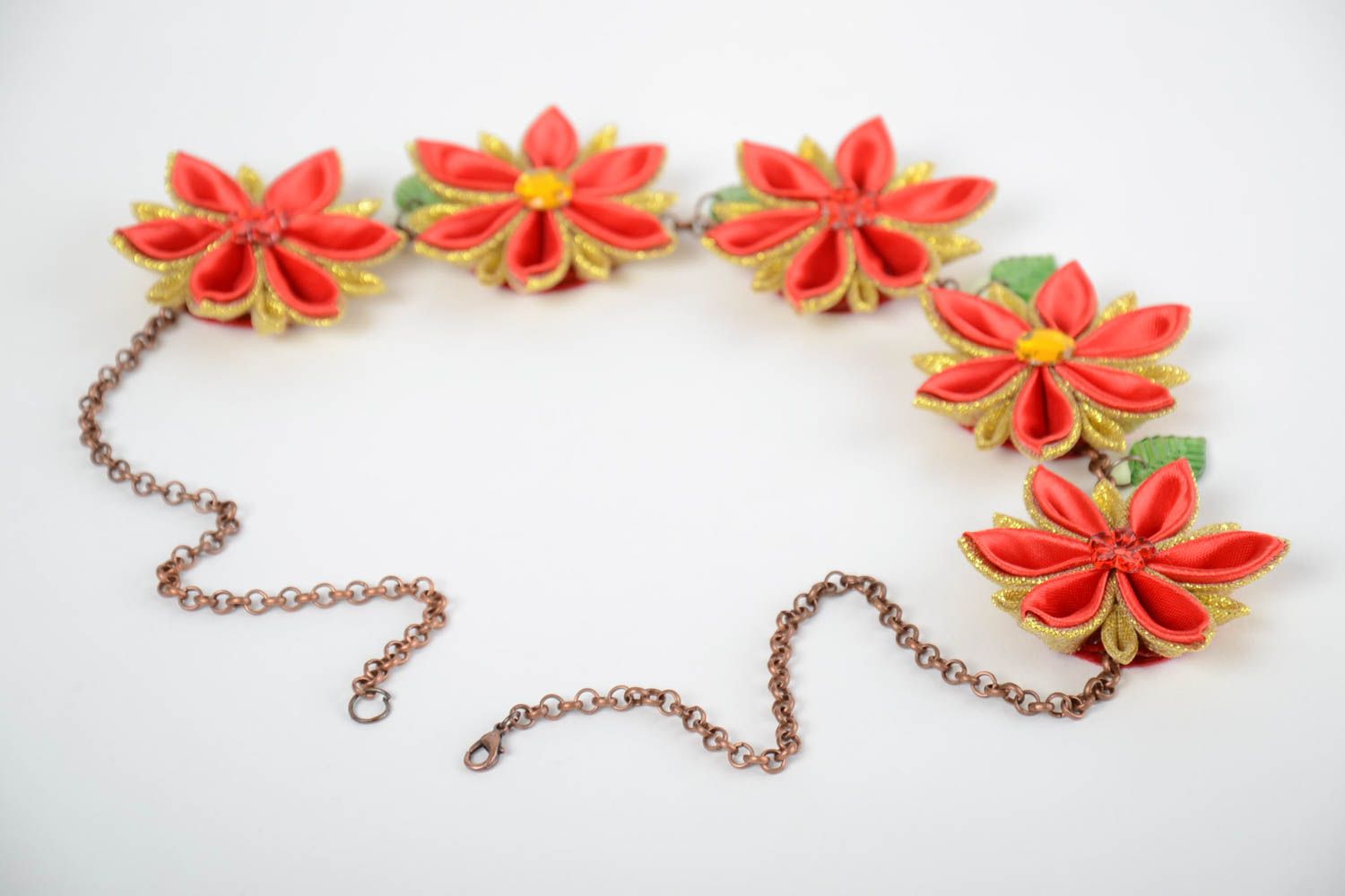 Handmade massives Collier mit Kanzashi Blumen aus Atlasbändern schön rot foto 2