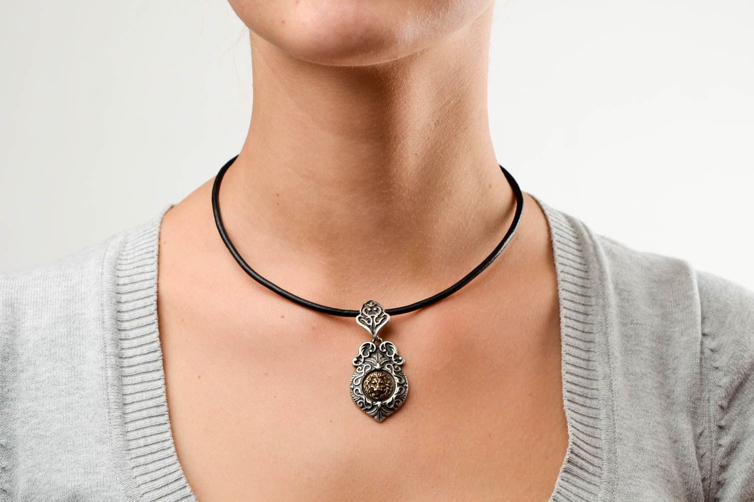 Stylish handmade metal pendant unisex neck pendant beautiful jewellery photo 2