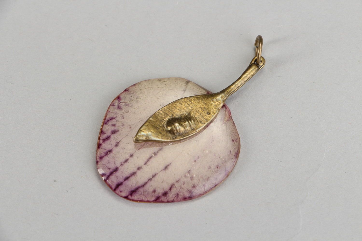 Pendant with natural orchid petal photo 1