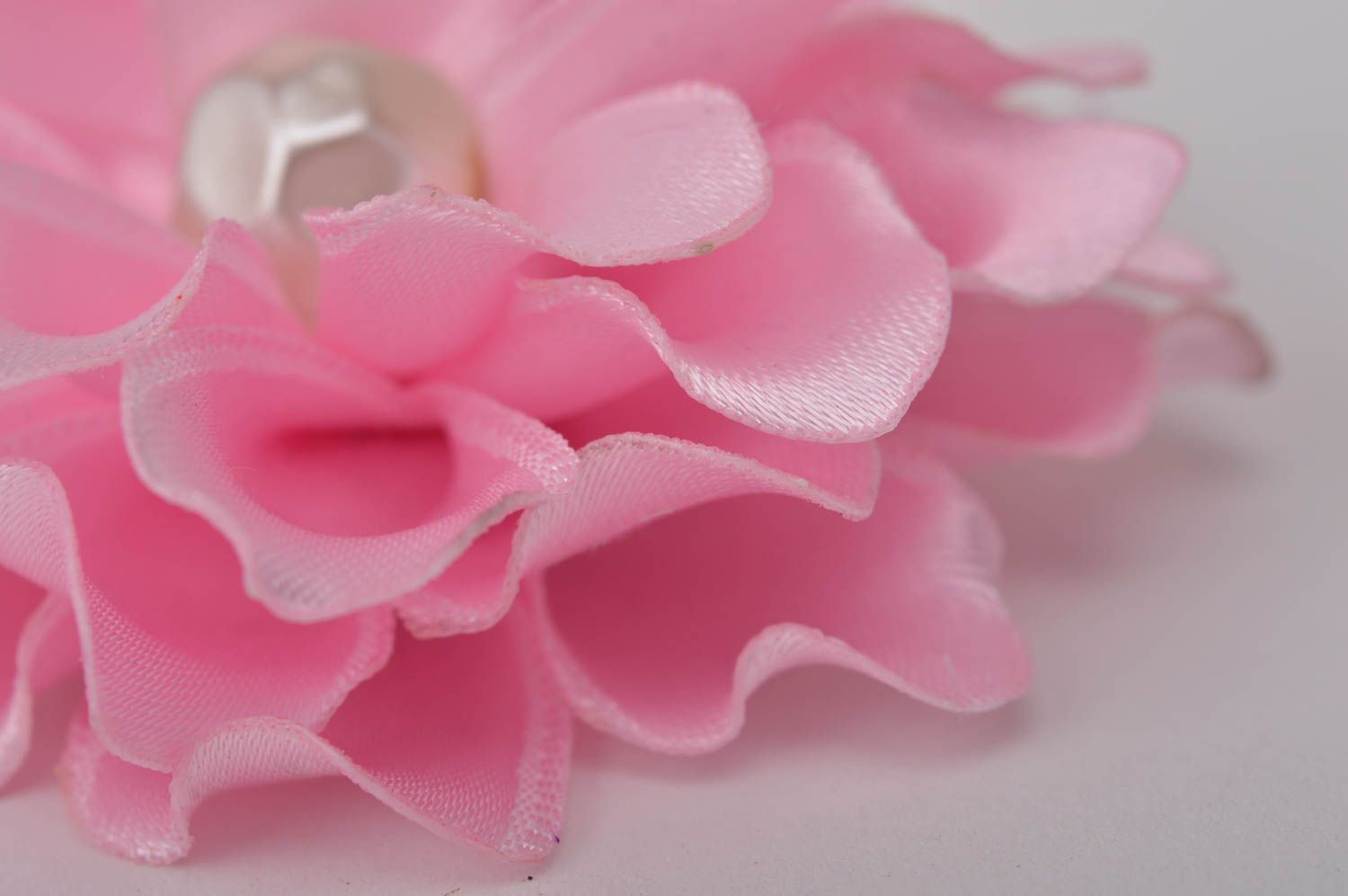 Pince cheveux faite main Barrette à cheveux Accessoire femme fleur rose en satin photo 4