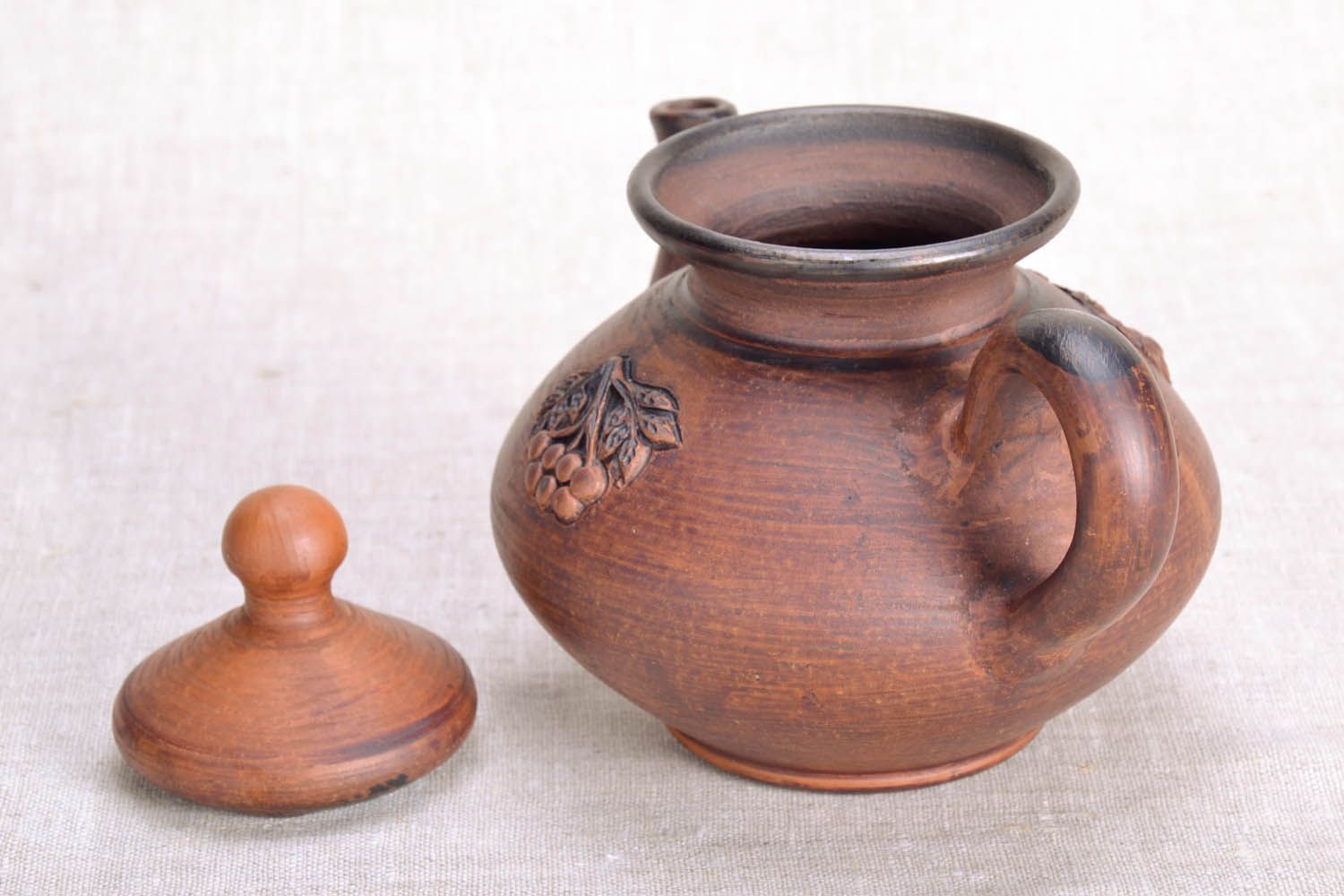 Маленький заварочный чайник из глины фото 4