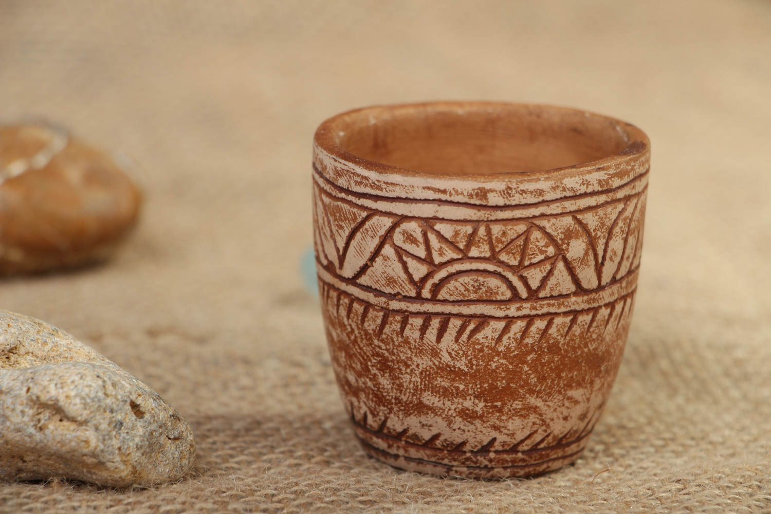 Chupito de cerámica en estilo étnico foto 5