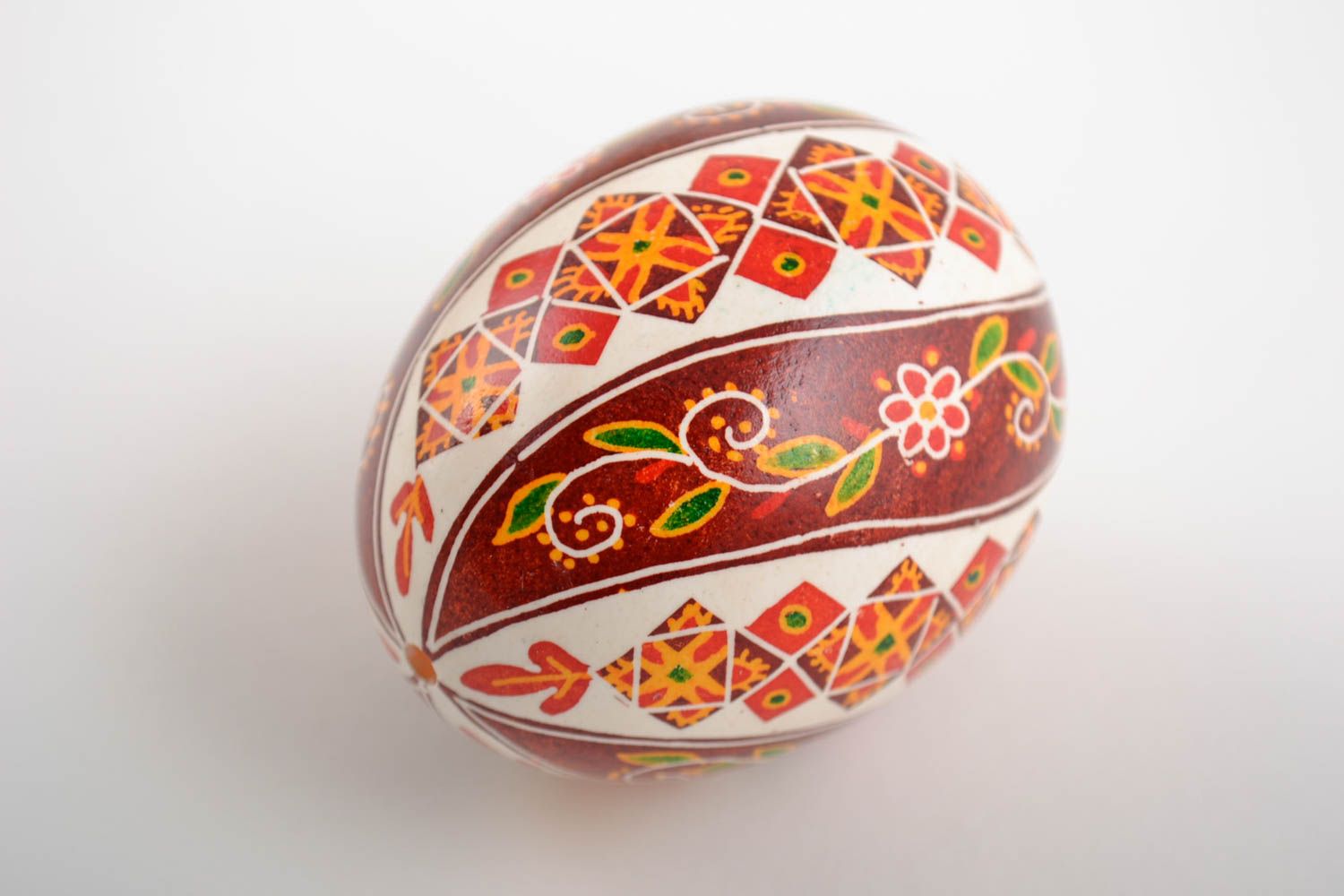 Huevo de Pascua artesanal pintado con tintes acrílicos bonito foto 4