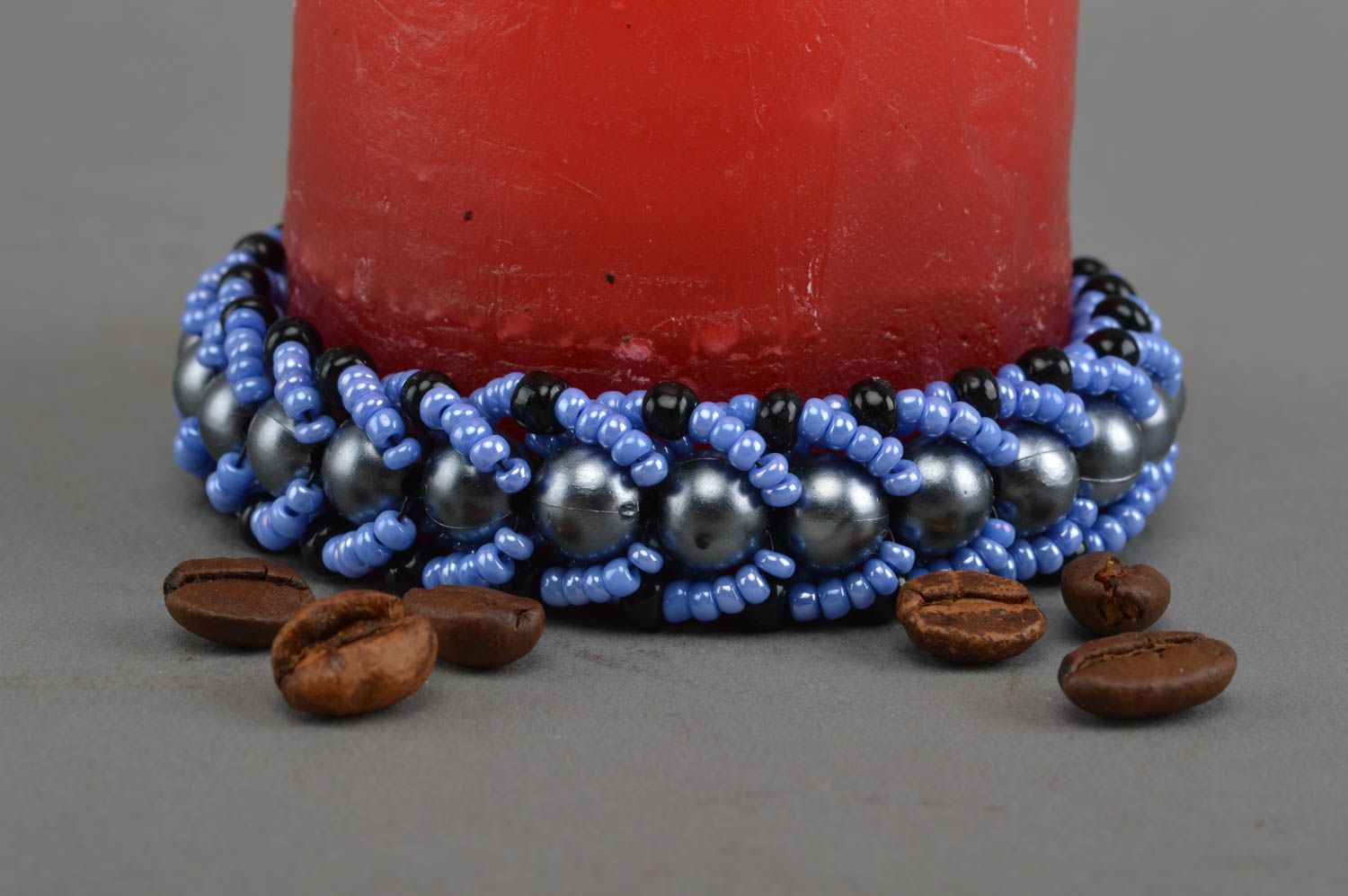 Bracelet en perles de rocaille et perles fantaisie fait main bleu gris original photo 1