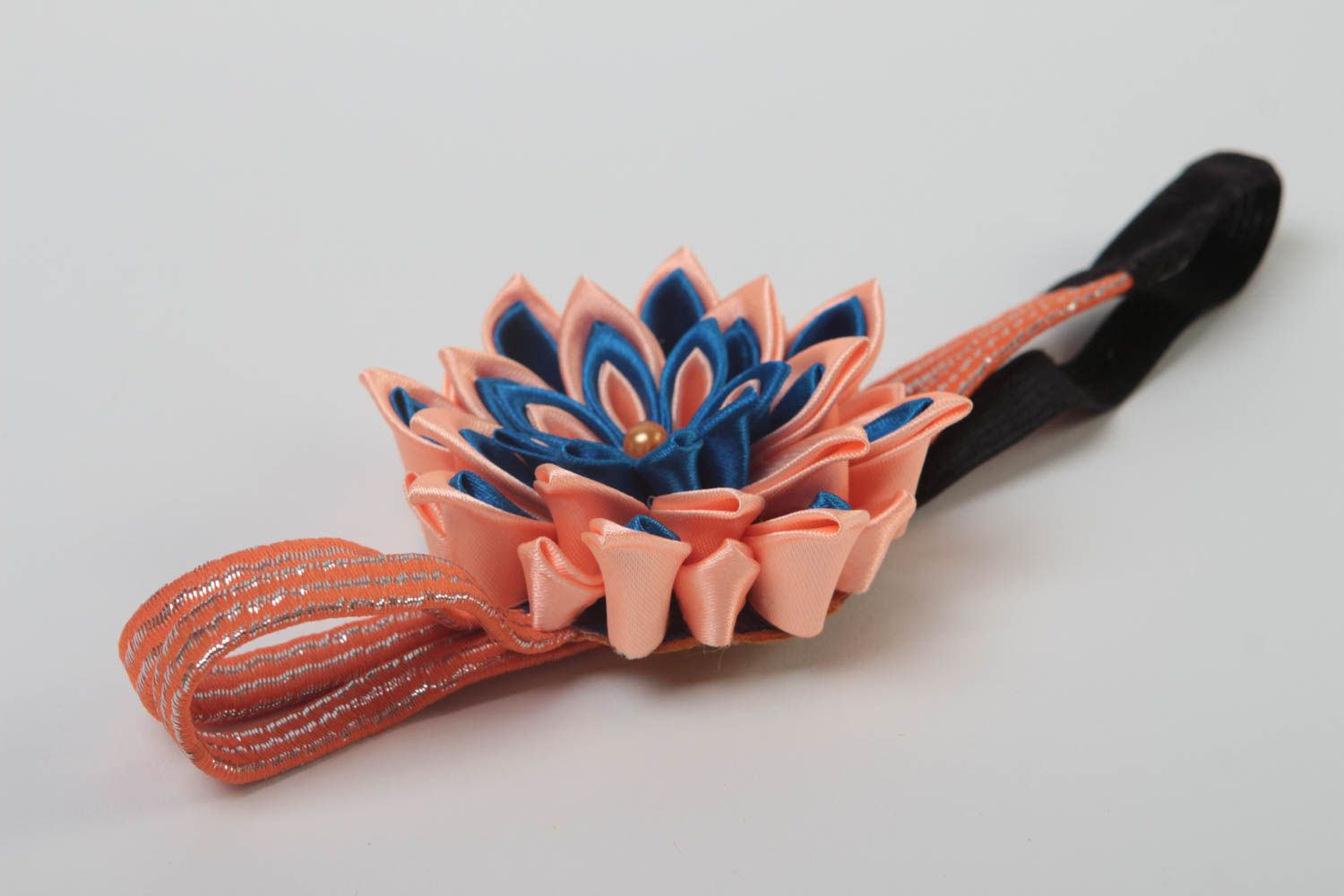 Оригинальная повязка с цветком ручной работы авторская в технике канзаши фото 3
