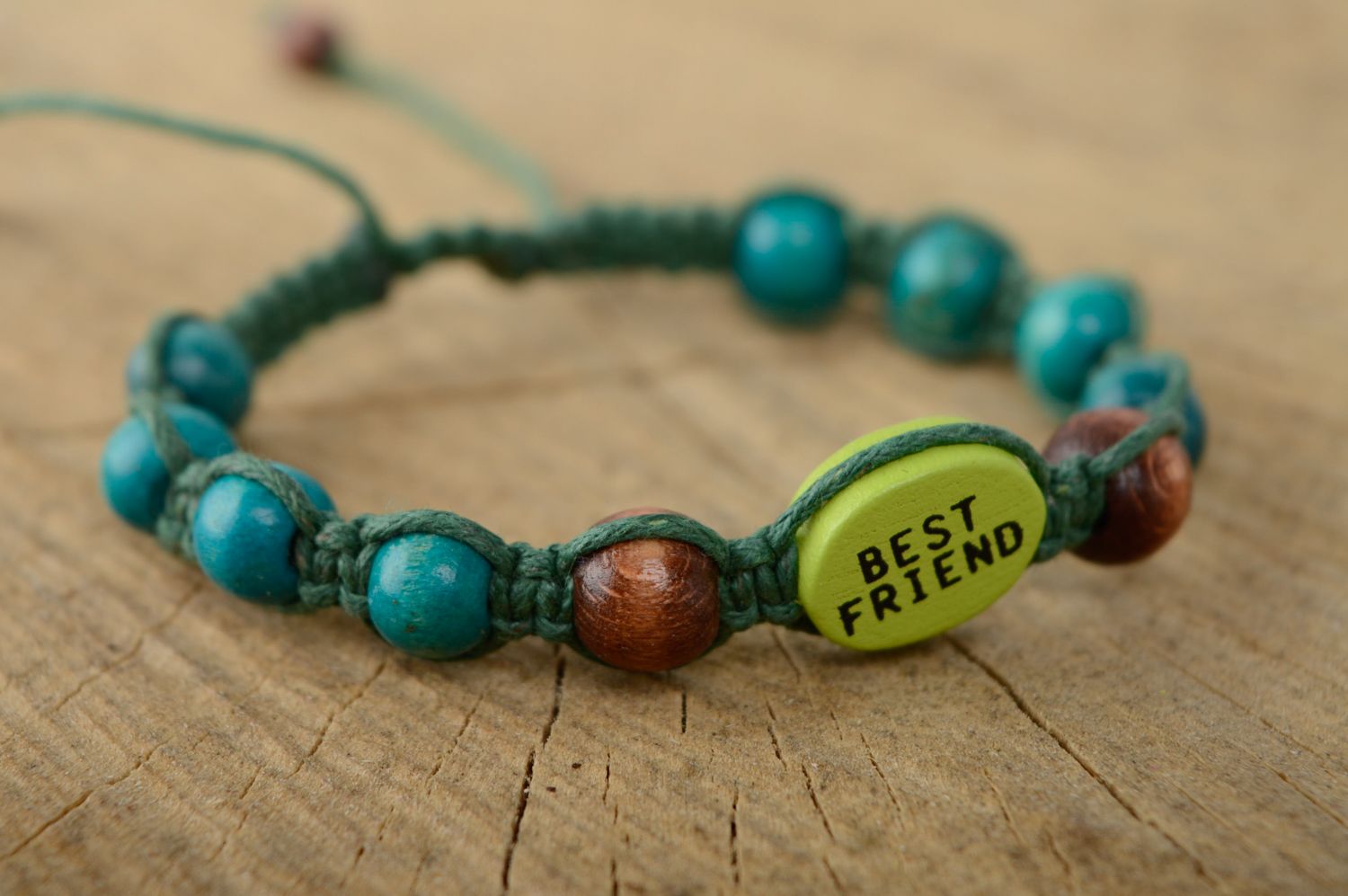 Bracelet en macramé avec perles en bois Best friends vert original fait main photo 1