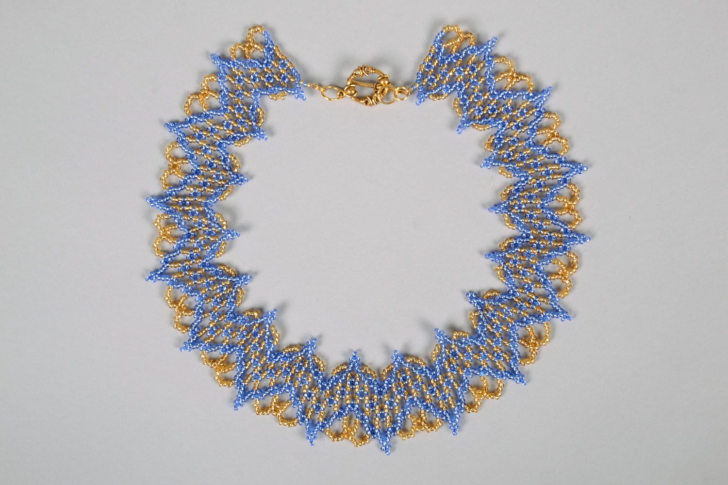 Ажурное бисерное ожерелье фото 3