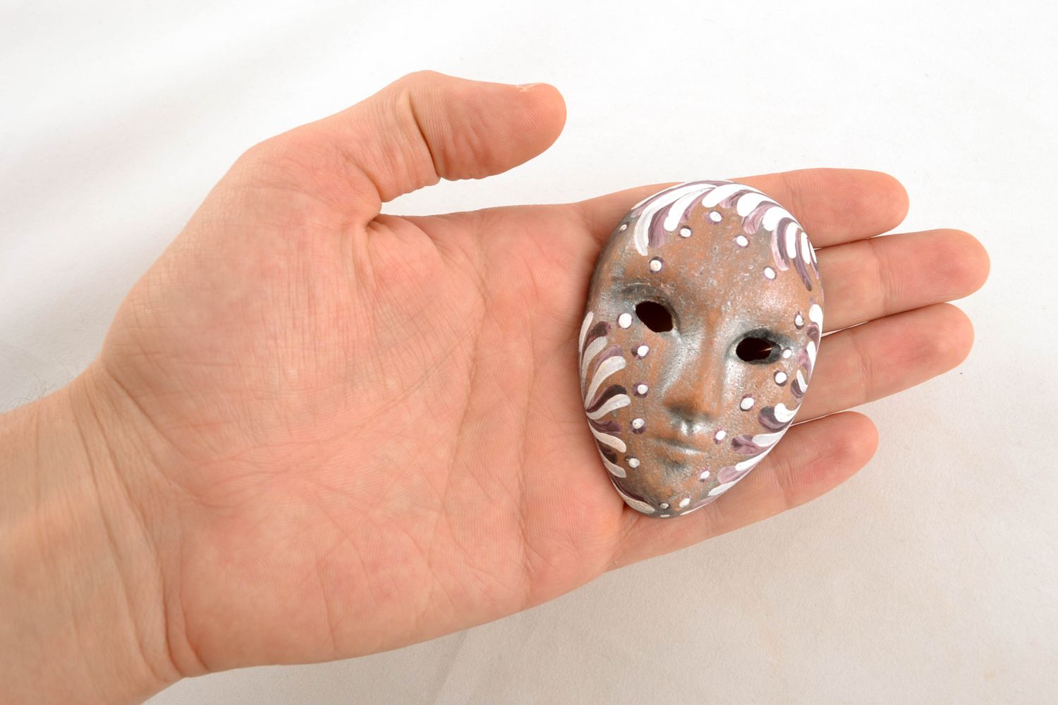 Masque miniature à suspendre en argile Gelée  photo 1