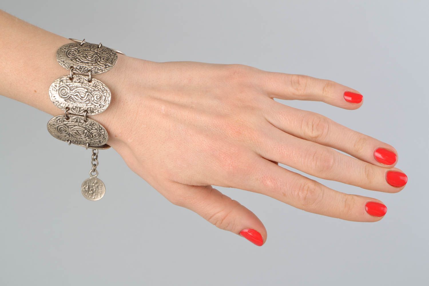Large bracelet en métal fait main de style ethnique original pour femme photo 2