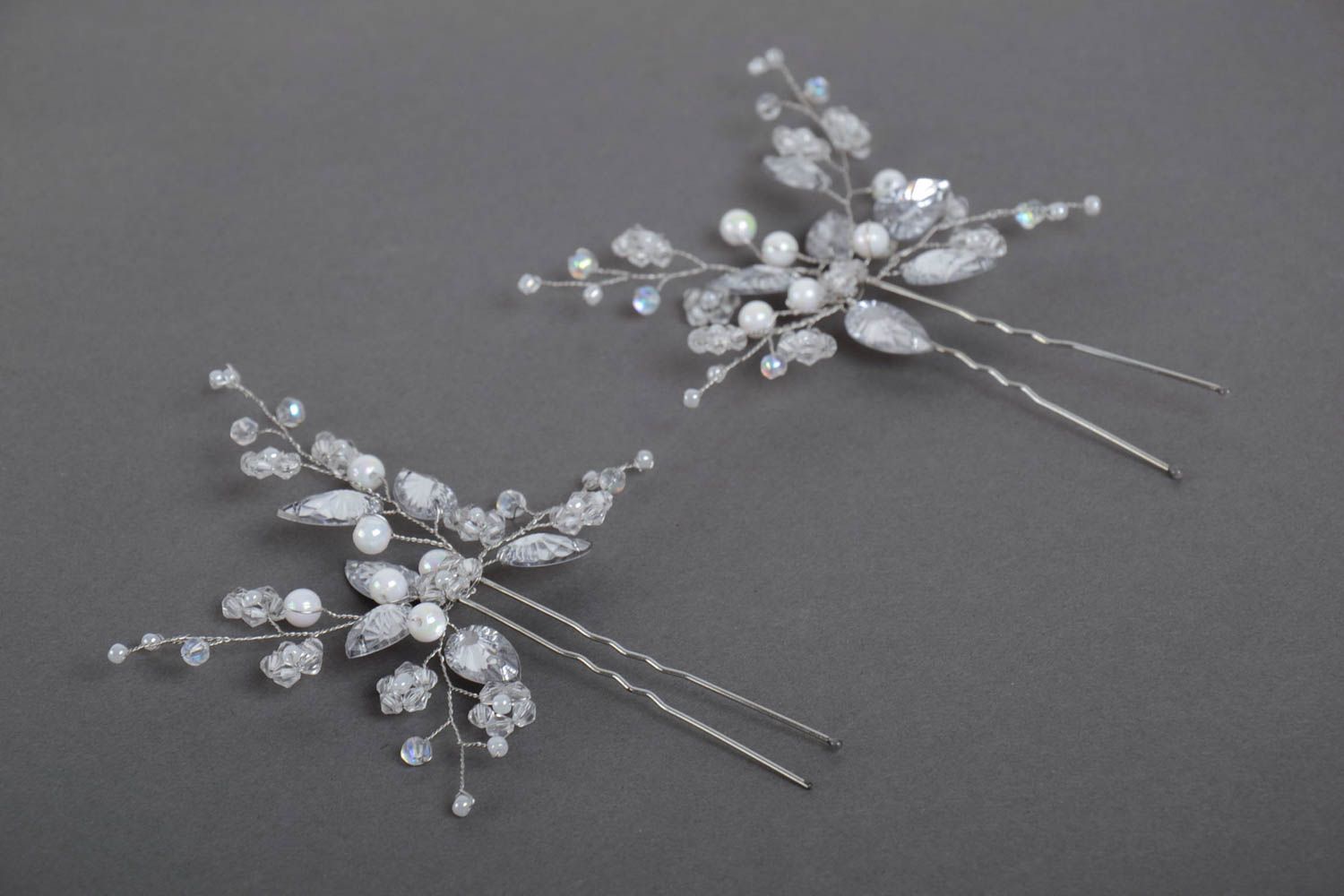 Set of 2 handmade decorative metal hair pins with beaded flowers of white color photo 4