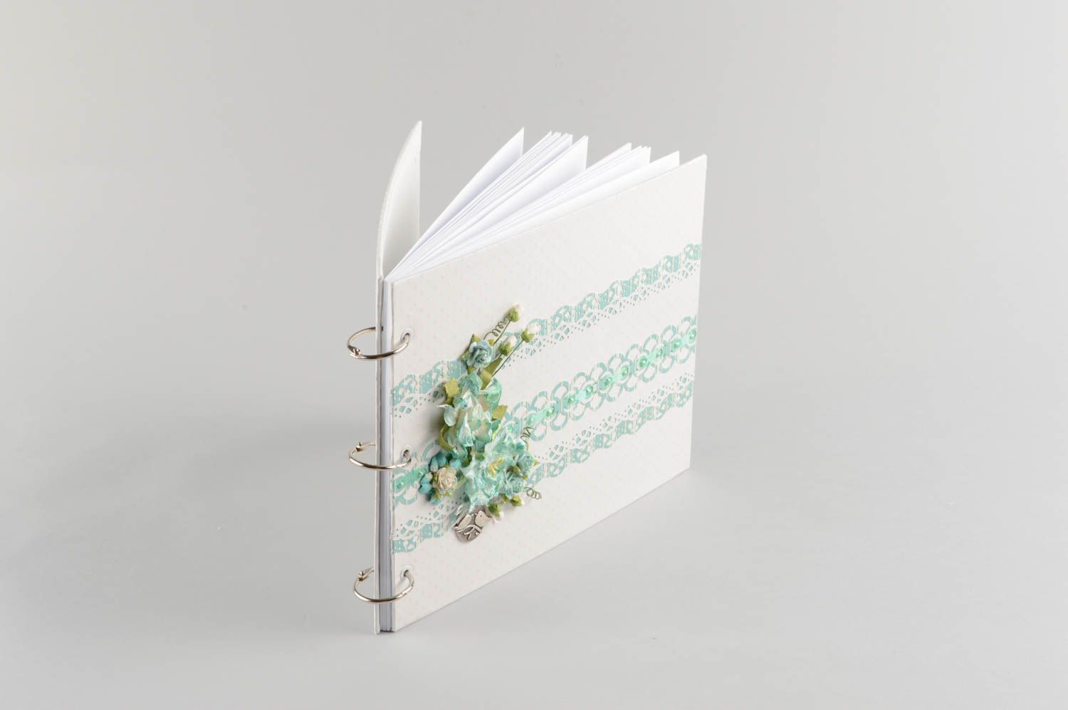 Schönes Gästebuch zur Hochzeit Designer handmade Scrapbooking Technik in Weiß foto 4