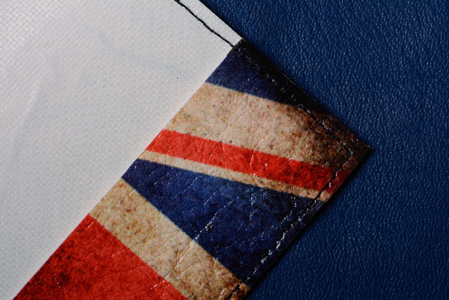 Funda para el pasaporte hecha a mano de cuero artificial Gran Bretaña foto 5
