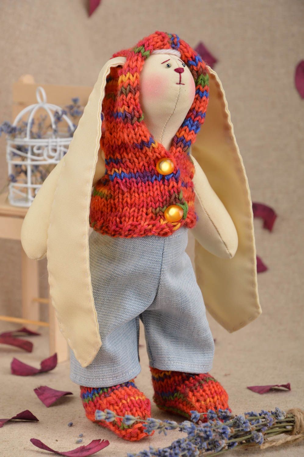 Künstlerisches Kuscheltier aus Stoff im Kappe Hase für Kinder handgemacht schön  foto 1
