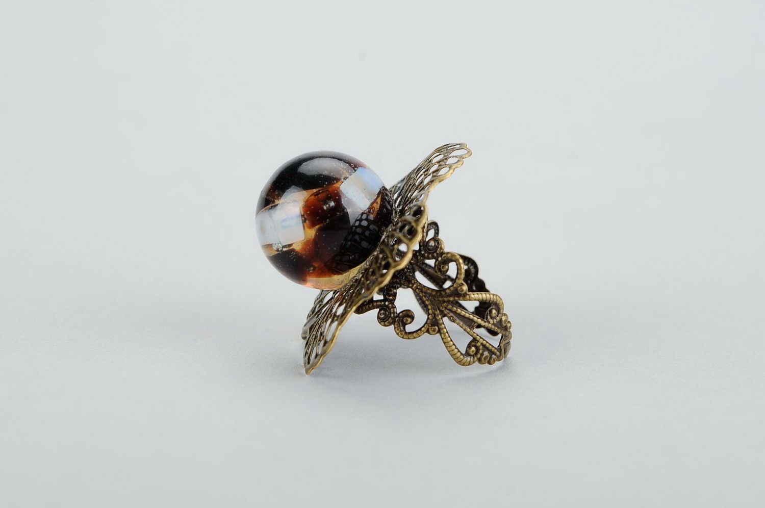Бронзовое кольцо-цветок из агата и лунного камня фото 4