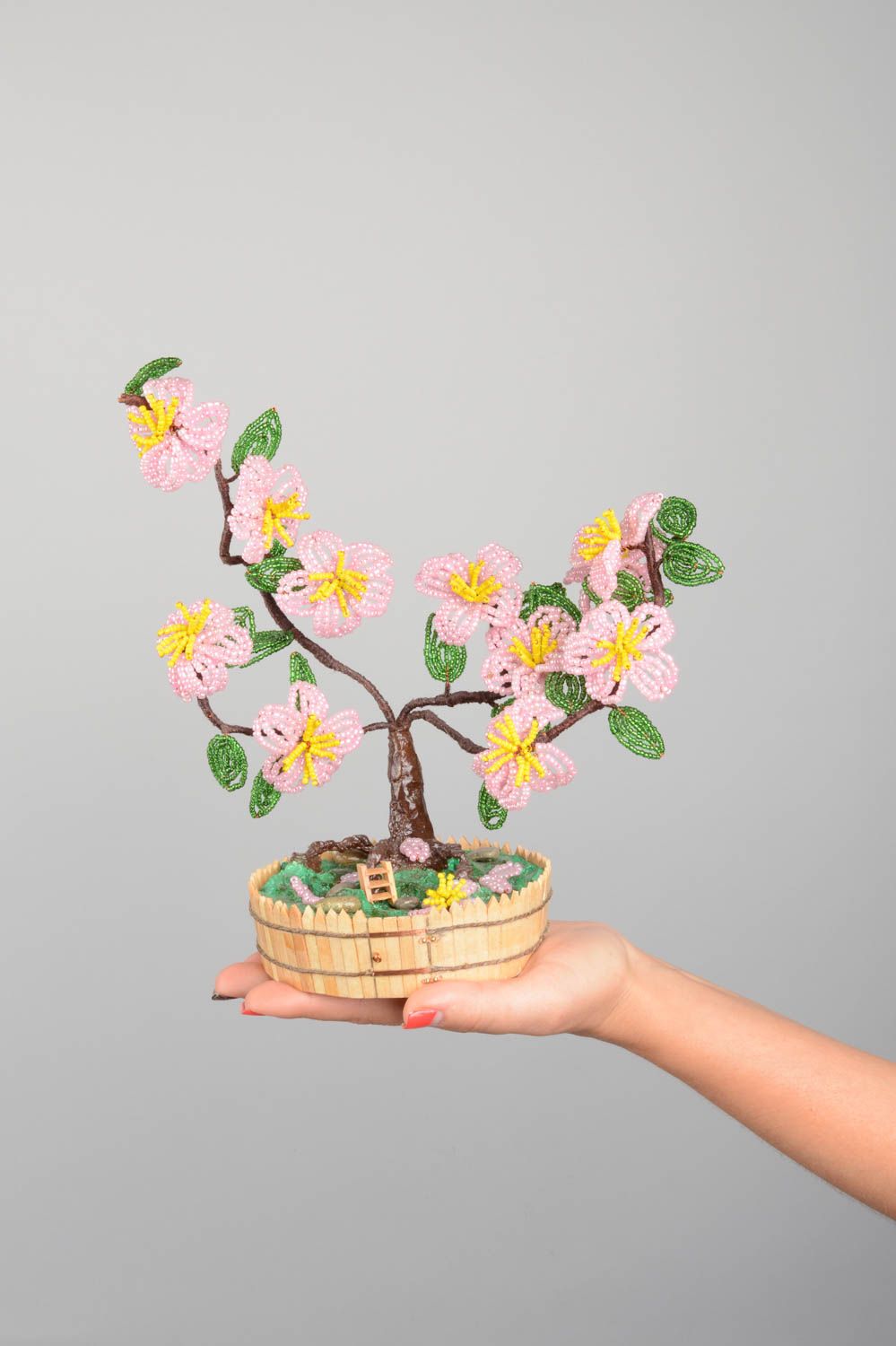Дерево из бисера ручной работы на подставке красивое авторское Сакура в цвету фото 5