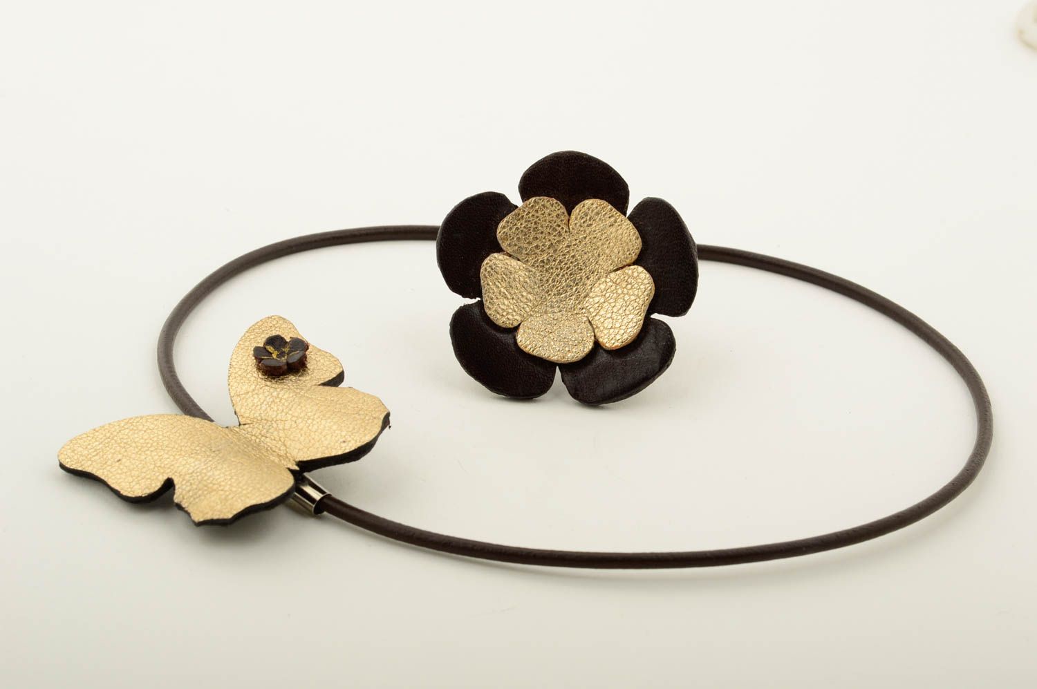Collier en cuir Bague fait main fleur et papillon design insolite Cadeau femme photo 3