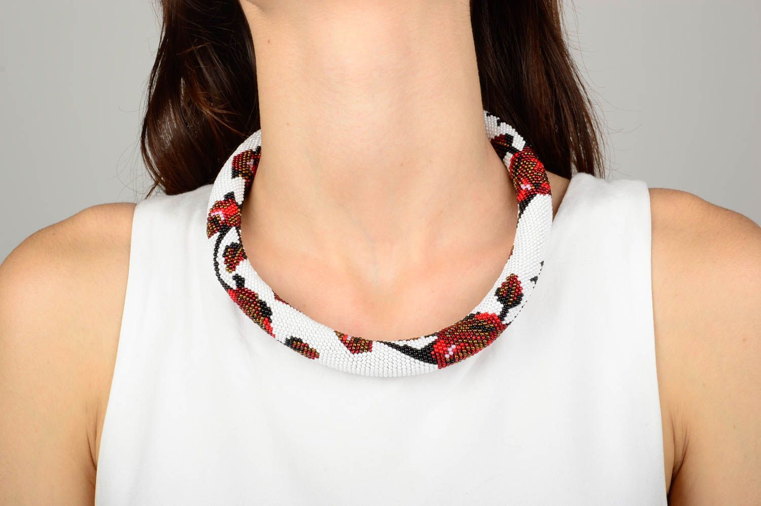 Collier perles rocaille Bijou fait main blanc rouge florale Accessoire femme photo 5