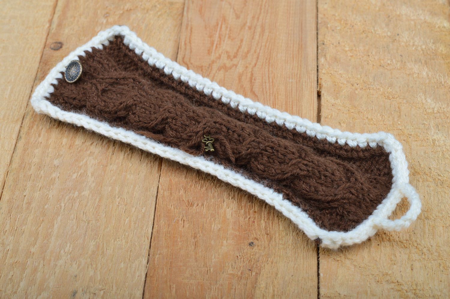 Protège-tasse tricoté avec des aiguilles en fils de laine fait main marron photo 2