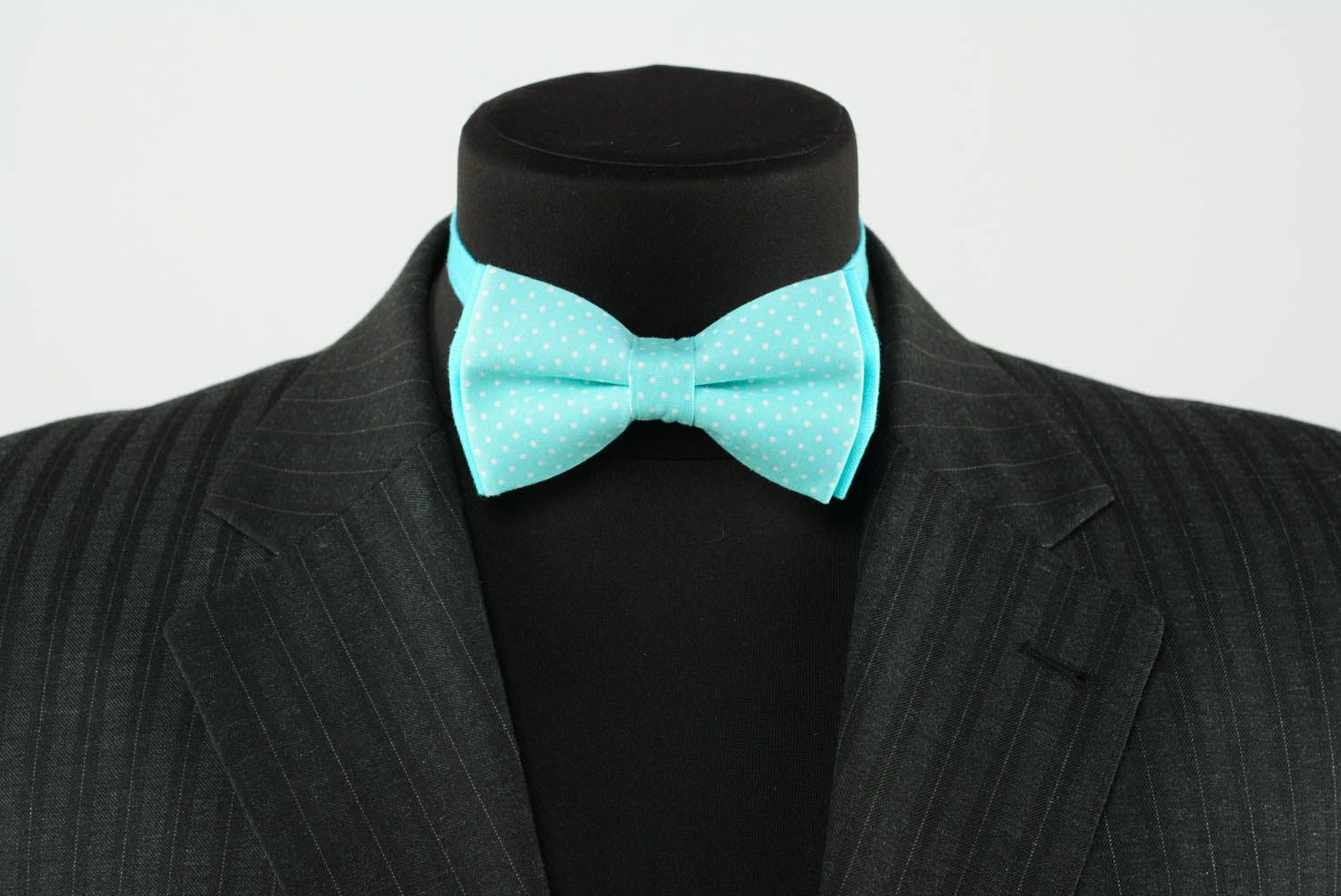 Gepunktete blaue Fliege Krawatte aus Textil foto 2