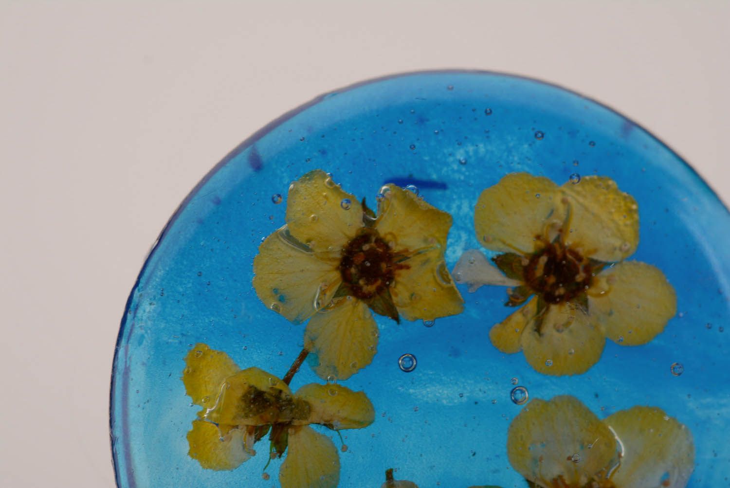 Orecchini con fiori secchi fatti a mano lunghi accessorio originale da donna foto 4