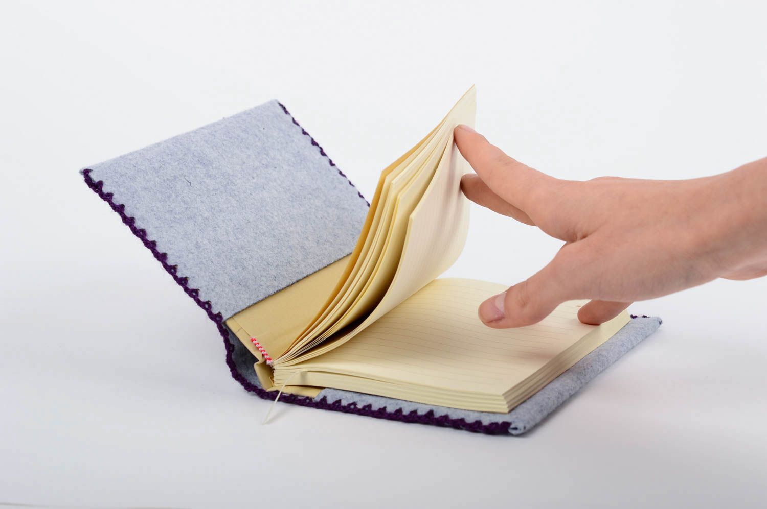 Schönes Notizbuch Handmade Geschenk für Freundin Design Tagebuch aus Filz grell foto 4